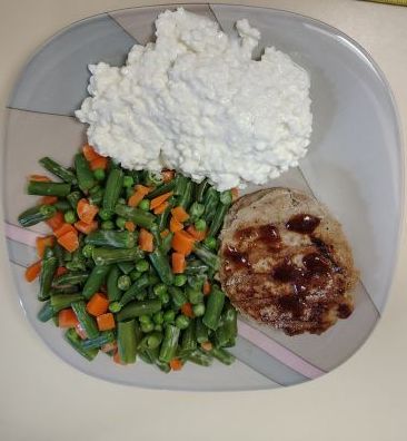 A typical lunch on this plan — turkey burger, cottage cheese, and vegetables
